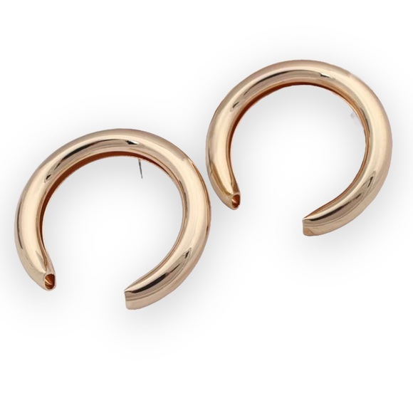 Large thick gold crescent 🌙 moon hoop earrings - Picture 5 of 8